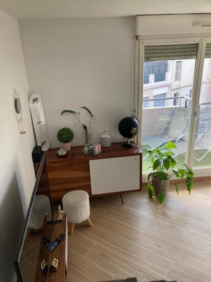 Appartement Apparement chaleureux avec Balcon à Marseille Extérieur photo