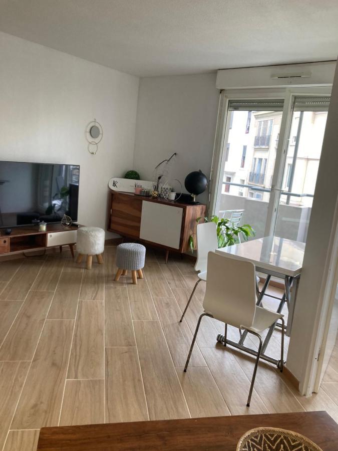 Appartement Apparement chaleureux avec Balcon à Marseille Extérieur photo